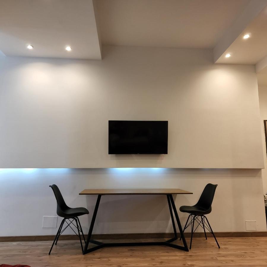 The Laurels - City Center Apartment ティラナ エクステリア 写真